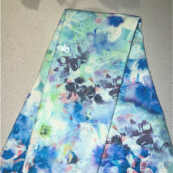 ALO Yoga Pastel Flower Leggings - Picture 5 of 6